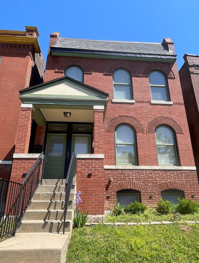 4527 Oakland Ave unit 4527 Oakland Ave Uni, Saint Louis, MO 63110 - photo 2
