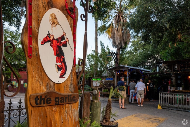 The Garlic is an eclectically styled Italian Grill in New Smyrna Beach.
