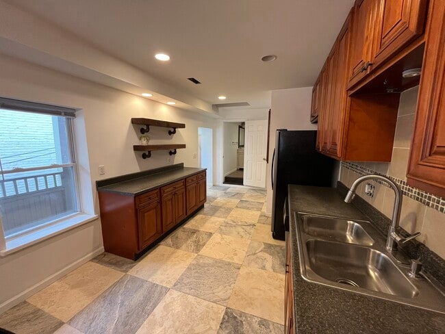 448 N Queen St unit 448 N Queen Unit 2, Lancaster, PA 17603 - photo 3