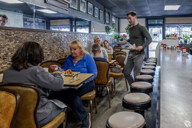 Visit Turtle Cafe and enjoy a good breakfast and coffee in Westbrook, CT.