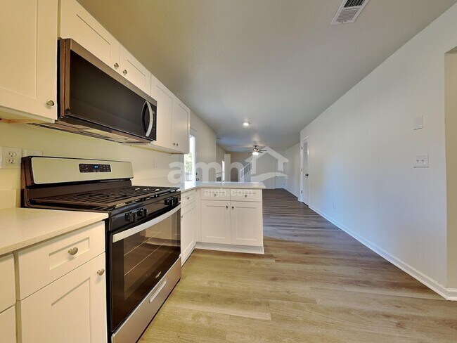 6136 Swabia Ln, Stone Mountain, GA 30087 - photo 4