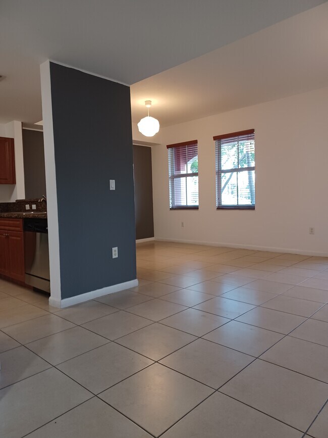 11001 NW 83rd St unit 102, Doral, FL 33178 - photo 5