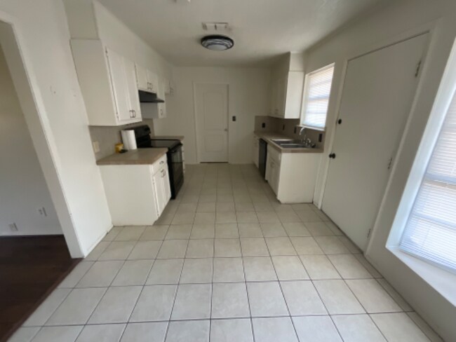 4715 Catalina Dr, Wichita Falls, TX 76310 - photo 6