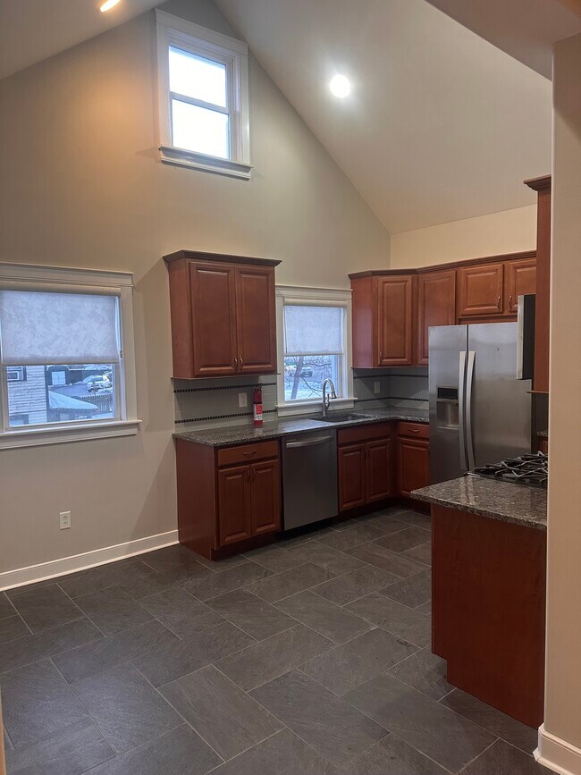 135 Maple Ave unit Free Rent until Feb., Saratoga Springs, NY 12866 - photo 6