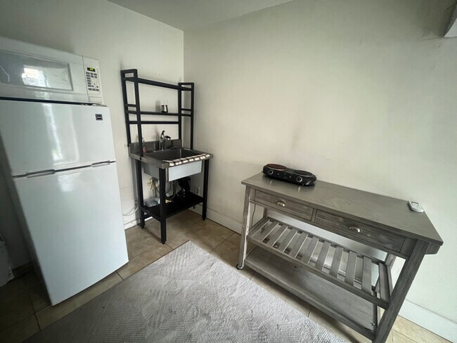 11XX SW 24th Ave unit C, Fort Lauderdale, FL 33312 - photo 3
