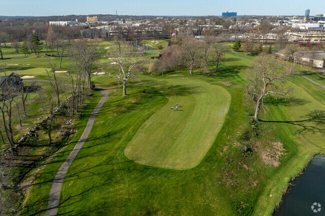 Innis Arden Golf Club is located in nearby Old Greenwich.
