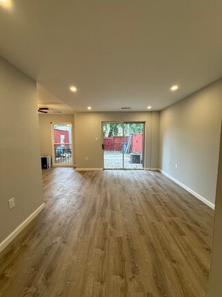 238 Stevenson Square, Alexandria, VA 22304