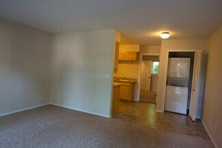 2619 NE Halsey St Unit 7, Portland, OR 97232