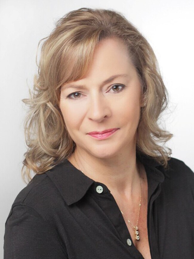 PAULA DUBE