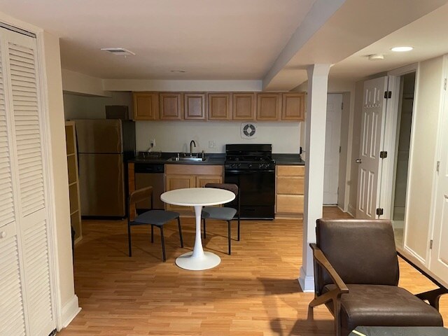 1126 8th St NE unit Basement apartment, Washington, DC 20002 - photo 2