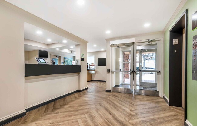 8201 Old Courthouse Rd, Vienna, VA 22182 - photo 5