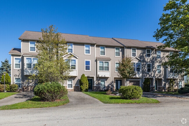 Discover diverse house styles in the charming Jefferson neighborhood.