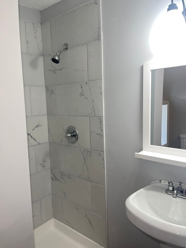 3914 Maine Ave unit 3rd Floor, Gwynn Oak, MD 21207 - photo 5