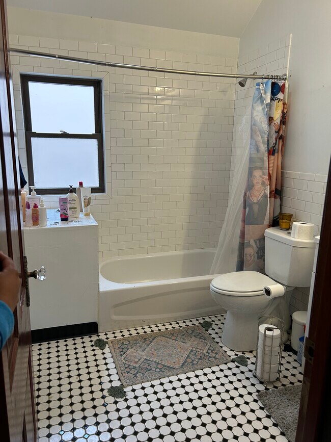 711 Emerson St unit G, Evanston, IL 60201 - photo 3