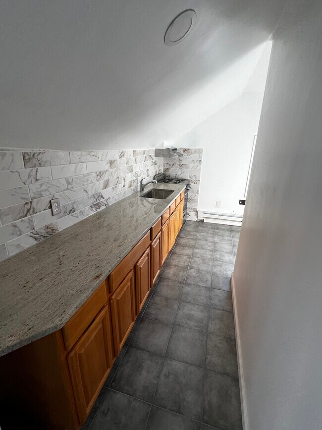 425 Leslie St unit 2L, Newark, NJ 07112 - photo 5