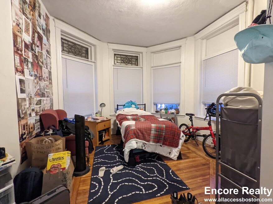 204 Hemenway St unit 1, Boston, MA 02115 - photo 1