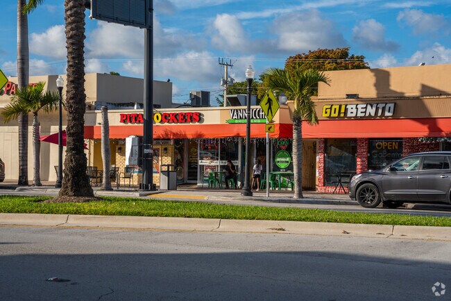 You can find many different stores and businesses alongside Hollywood Boulevard in Highland Gardens.