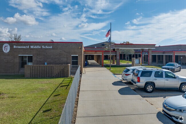 Broussard Public Middle School serves many families in Pilette.