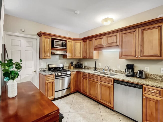 209 W Bolton St unit ID1244818P, Savannah, GA 31401 - photo 3