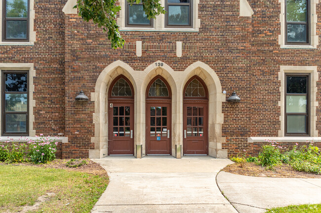 Leonardo Da Vinci School for Gifted Learners offers students a running club & theater classes.