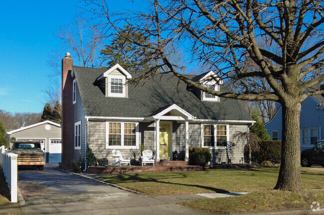 Smaller homes still pack a ton of charisma and charm in Amityville