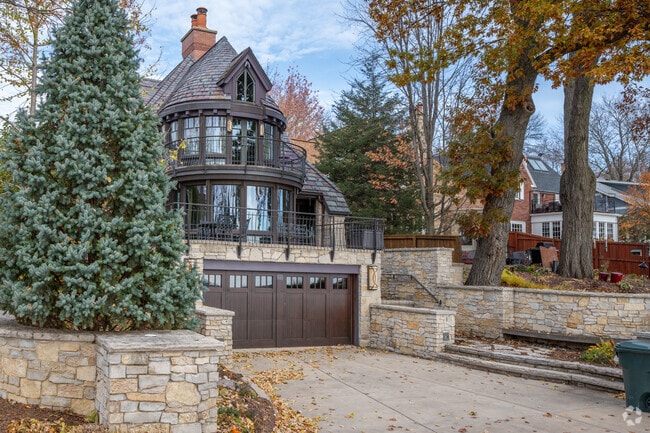 Lovely lakefront homes are available in Atwood.