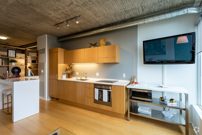 Studio, 1BA - 538 SF