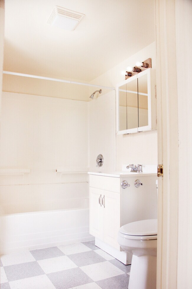 122 North St unit B, Burlington, VT 05401 - photo 7