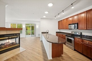 1020 W Medicine Lake Dr, Plymouth, MN 55441