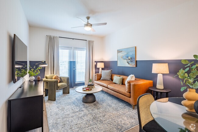 1BR, 1BA - 788SF - Living Room