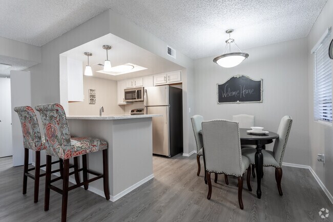2BR, 2BA - 1,000 SF