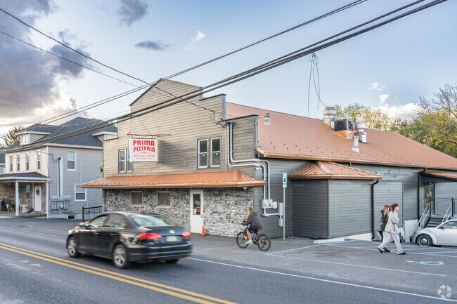 In Valley View, Primo Pizzeria has delicious pizza that has customers always coming back.