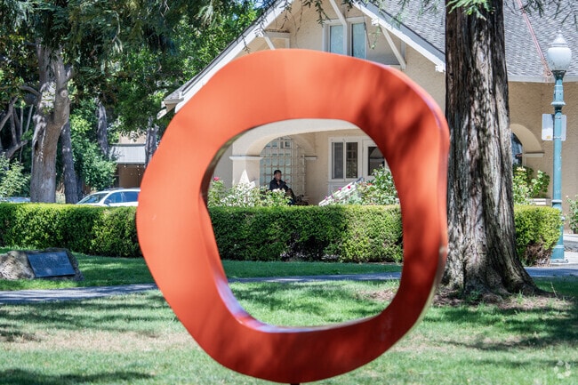 Admire modern sculptures set against peaceful surroundings, where art and tranquility blend.