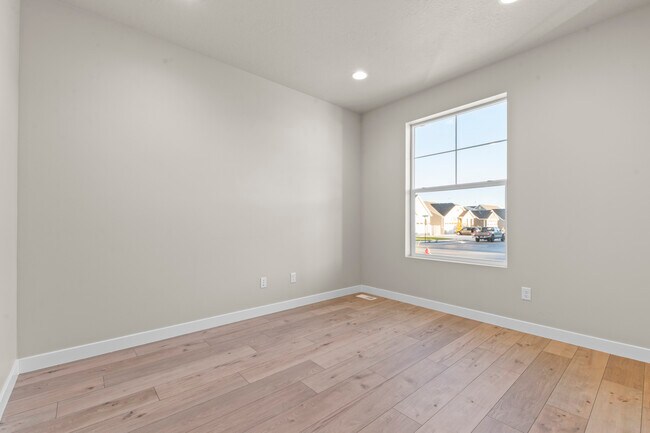 1271 E Desert Peak St, Eagle Mountain, UT 84005 - photo 5