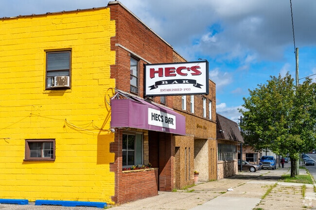 Hec’s Bar offers a casual stop near 8 Mile Road.