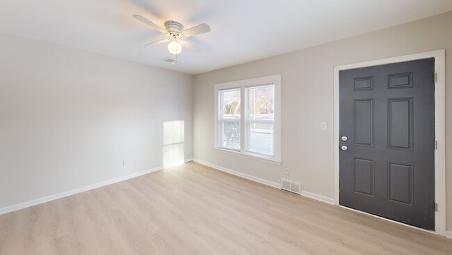 18810 Roscommon St, Harper Woods, MI 48225 - photo 2