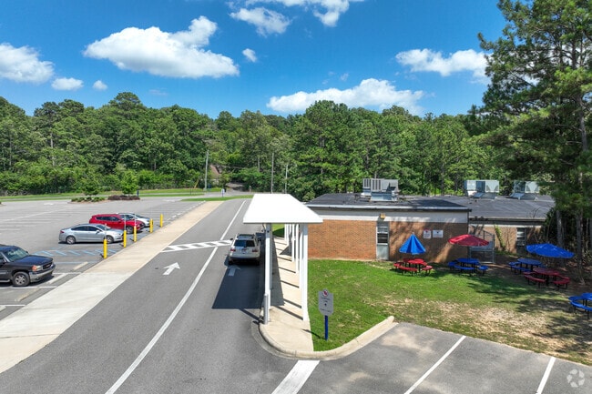 Pick up and drop lanes at Vestavia Hills Ele Dolly Ridge.