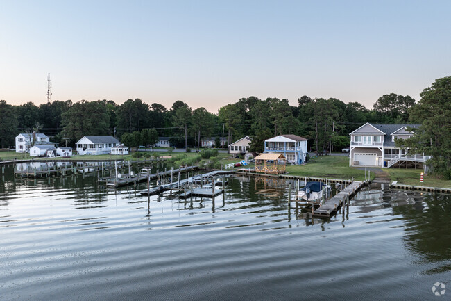 Homes with docks to enjoy the waterfront life in Newburg.