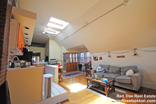 1678 Beacon St, Brookline, MA 02445 - photo 4