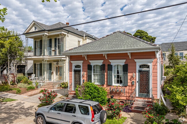 Many homes in Bayou St John come in different shapes and sizes.
