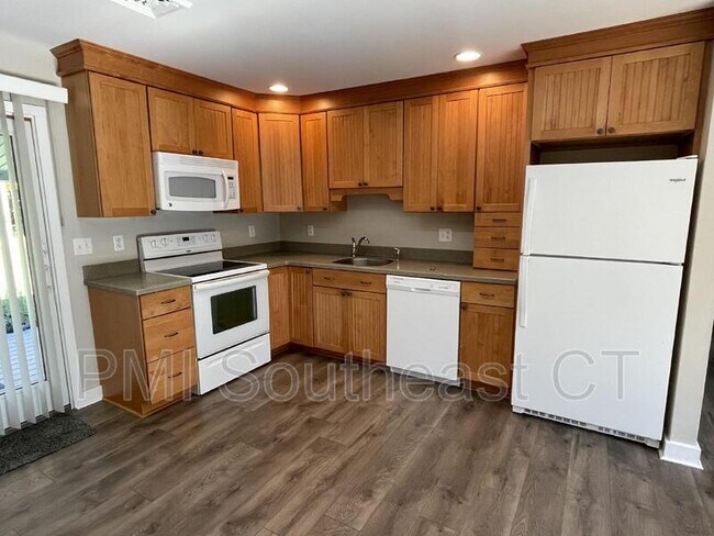 22 Luce Ave, Niantic, CT 06357 - photo 4