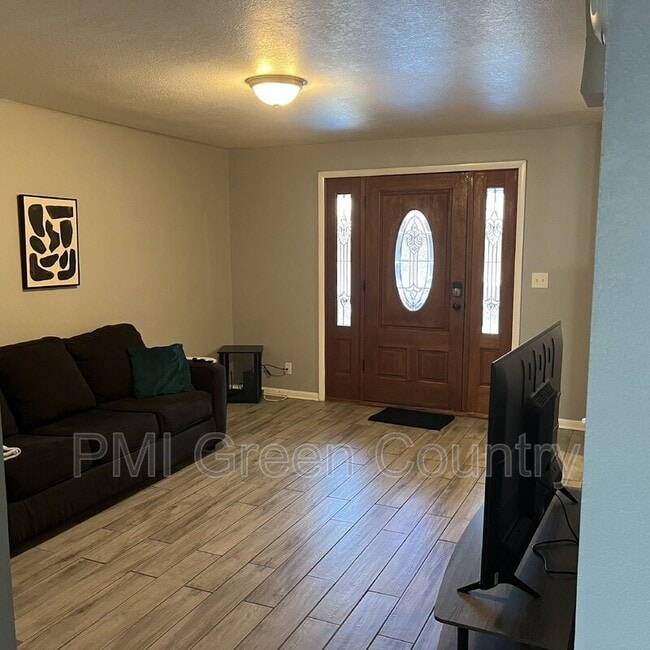 1313 E 48th St unit 14, Tulsa, OK 74105 - photo 2