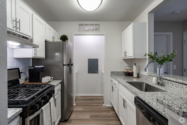 The Orion, Orion, MI 48359 - photo 2