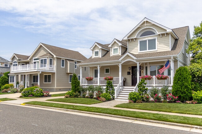 Colonial homes in Stone Harbor are well manicured and have great curb appeal.