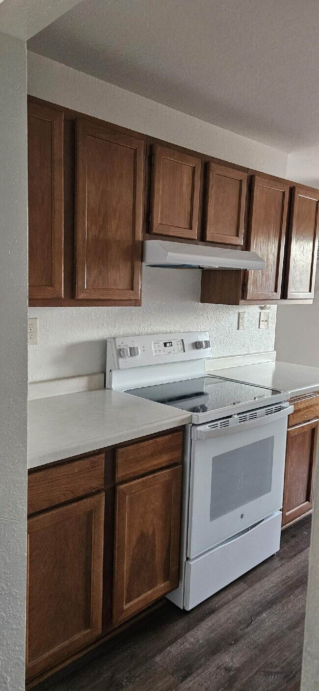 Toldt Terrace Apartments, Milwaukee, WI 53227 - photo 2