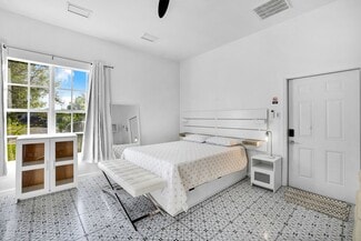 170 5th St Unit 1, Naples, FL 34113