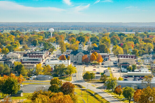 Mount Vernon’s downtown is a hub for shopping, dining, and local events.