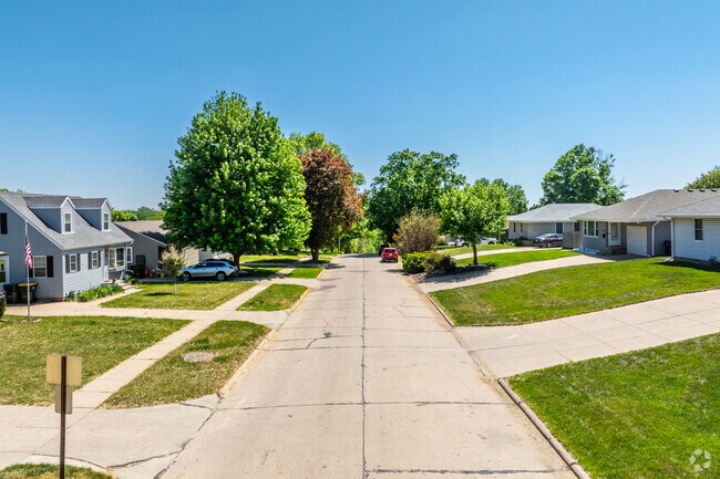 Beautiful yards and mature trees are found throughout Morningside.