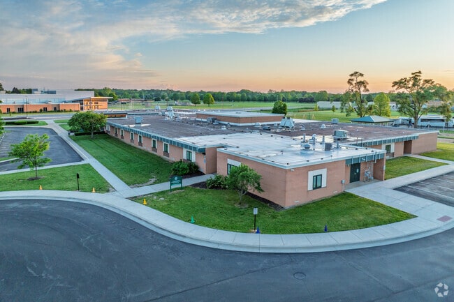 Sylvester Elementary School teaches students in grades K-5.