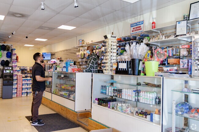 Chollas View is home to small markets and shops, offering local goods and convenience.